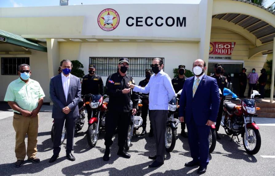 Donan motocicletas al CECCOM para el combate el contrabando de combustibles