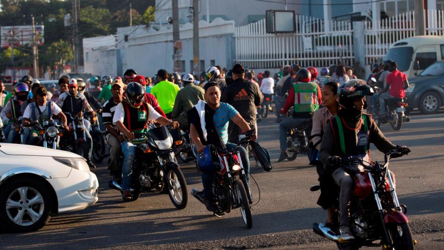 El Gobierno prepara bono de combustible para motoconchistas