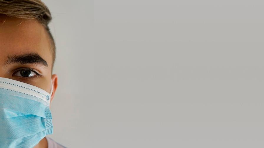 Debate en Francia sobre posibilidad de llevar mascarilla en casa Debate en Francia sobre posibilidad de llevar mascarilla en casa