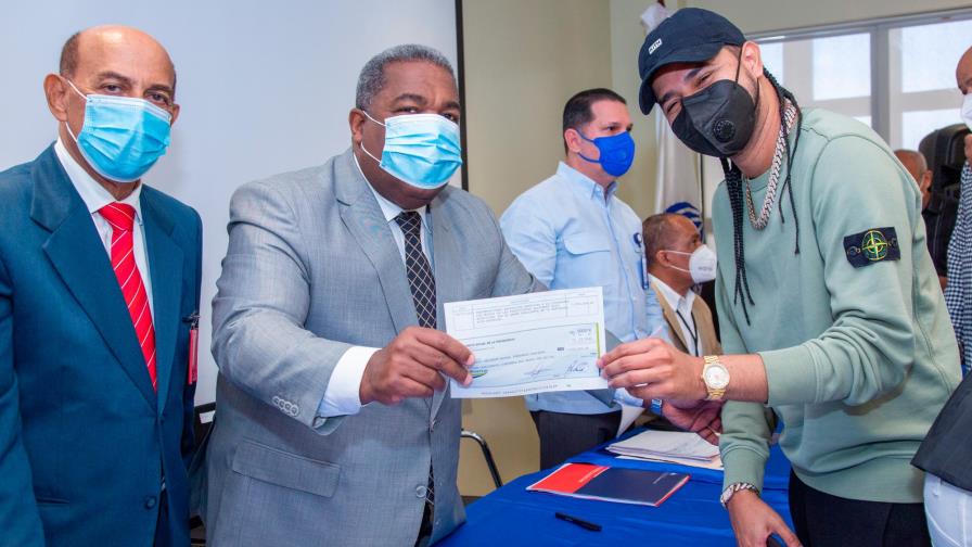 Solicitan a Compras y Contrataciones investigar acuerdo del Gobierno y los artistas Solicitan a Compras y Contrataciones investigar acuerdo del Gobierno y los artistas