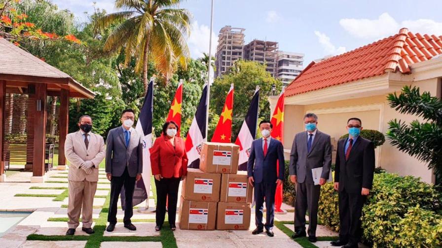 Embajada China en RD dona más de 10 mil mascarillas a la UASD