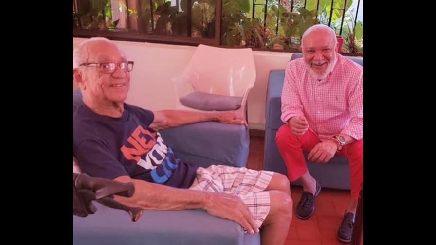 Muere el padre de Jochy Santos