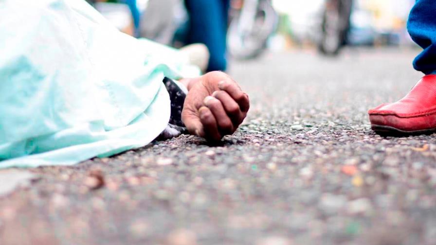 Matan a tiros a un hombre y hieren a su esposa en Tamboril