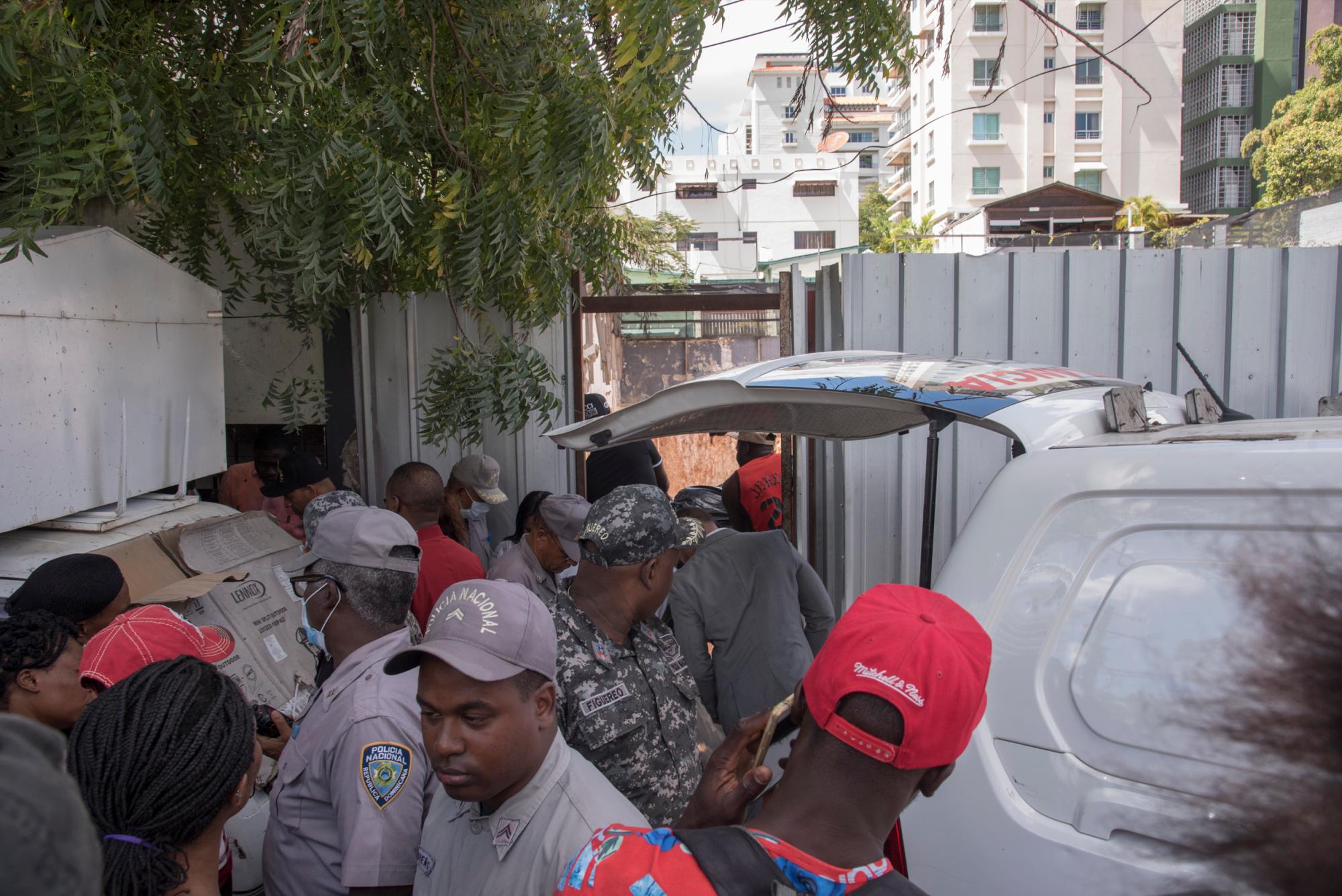Cuatro unidades de la policía se presentaron al lugar. 