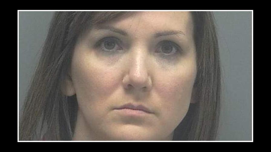 De finalista como “Maestra del Año” a prisión por sexo con estudiante menor de edad De finalista como “Maestra del Año” a prisión por sexo con estudiante menor de edad