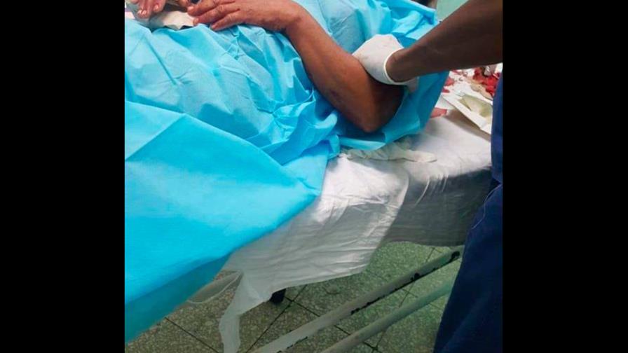 Hijo acuchilla en el cuello a su madre 