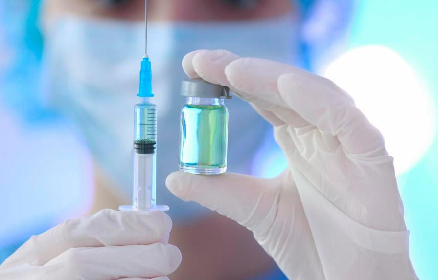 Emiratos prueba con China dos vacunas para la COVID-19 en 15,000 voluntarios