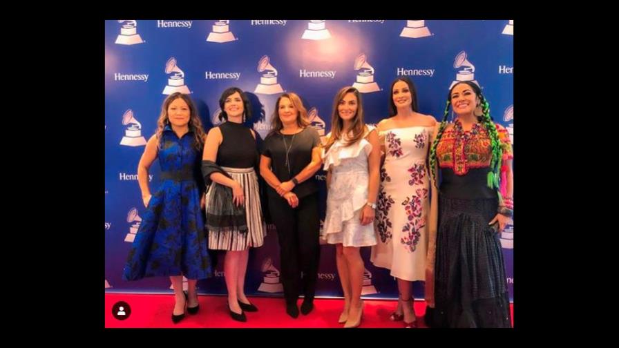 Lila Downs y Dayanara Torres celebran el poder de las mujeres en los Latin Grammy