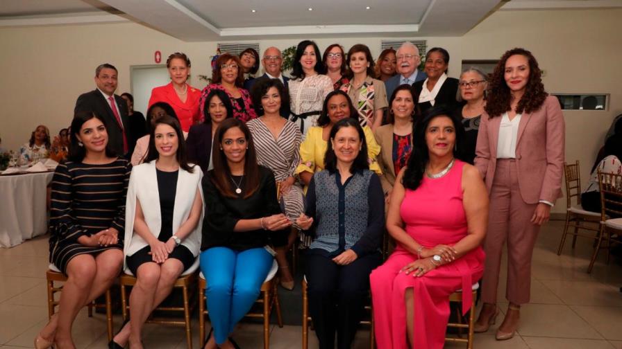 Comisión Nacional de Energía reconoce aportes de la mujer al sector eléctrico