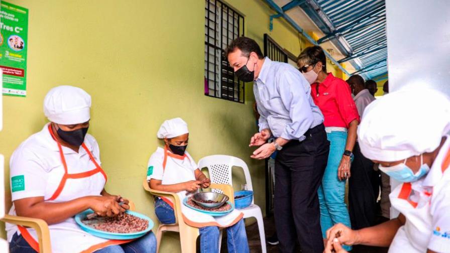Industria y Comercio impulsará a mujeres productoras de chocolate de Puerto Plata