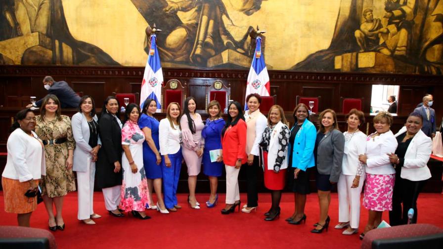 Cámara de Diputados reconoce la labor de 26 mujeres dominicanas meritorias Cámara de Diputados reconoce la labor de 26 mujeres dominicanas meritorias