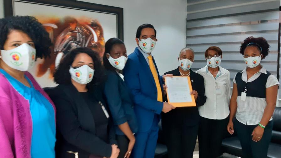 Visitan legisladores para motivar despenalización del aborto