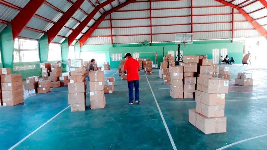 Minerd inicia entrega de más de mil 547 kits de útiles escolares a estudiantes de Puerto Plata