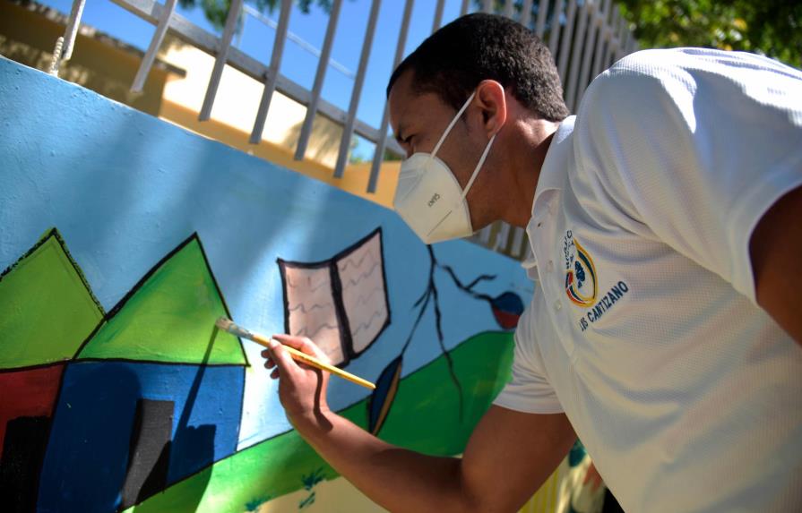 Inauguran mural en centro Luis Cantizano de Hogar Crea 