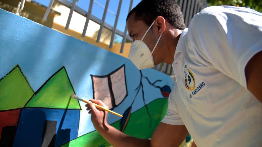 Inauguran mural en centro Luis Cantizano de Hogar Crea 