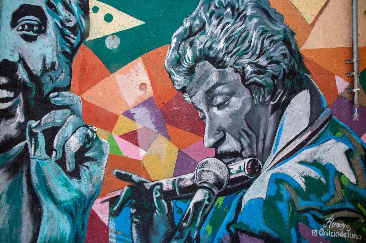 Mural en honor al legendario músico Johnny Pacheco en los Pepines de Santiago. Foto: Andrickson Carvajal