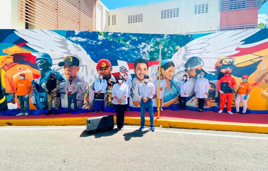 Alcaldía de Santiago inaugura mural “Héroes de la Pandemia”