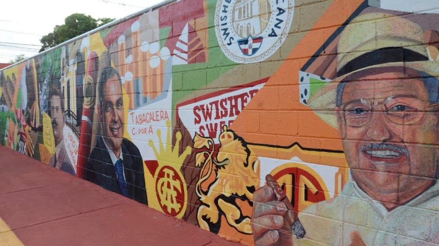 Alcaldía de Santiago devela mural en honor al tabaco Alcaldía de Santiago devela mural en honor al tabaco