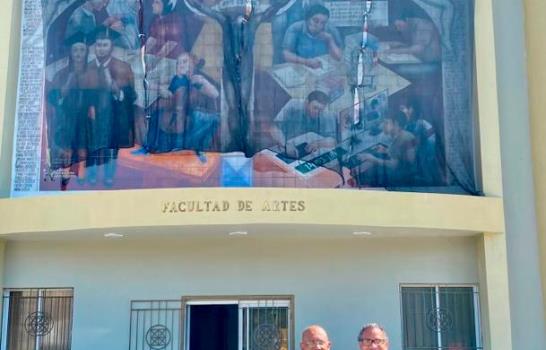 El color del tercer fuego: un mural de Amable Sterling para la facultad de Artes de la UASD