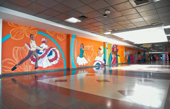 Inauguran exposición de murales en el aeropuerto Las Américas    