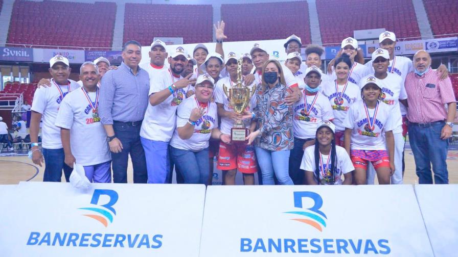 Las Murallas se llevan el trofeo de la Liga Nacional Femenina