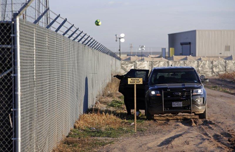 Donald Trump amenaza con cerrar frontera con México si no se financia muro