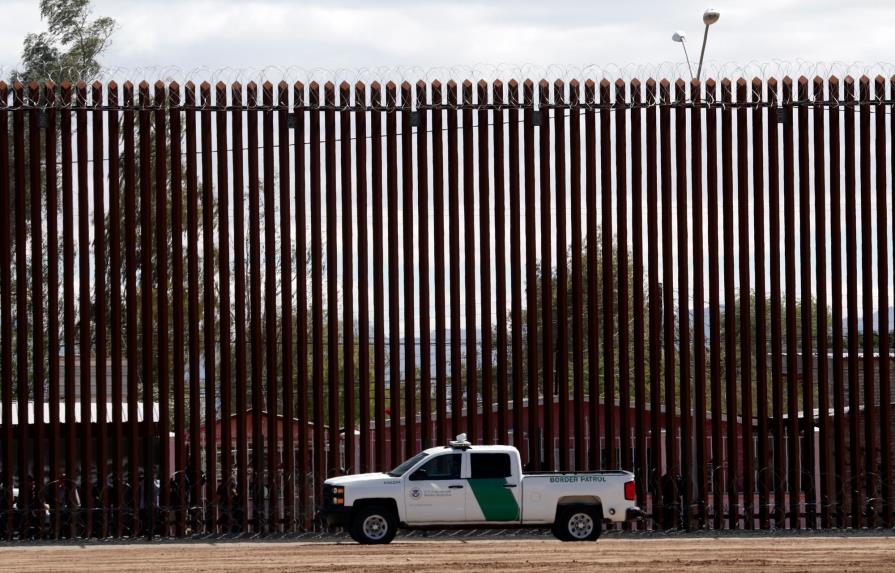 Trump pide a Corte Suprema que descongele dinero para muro fronterizo