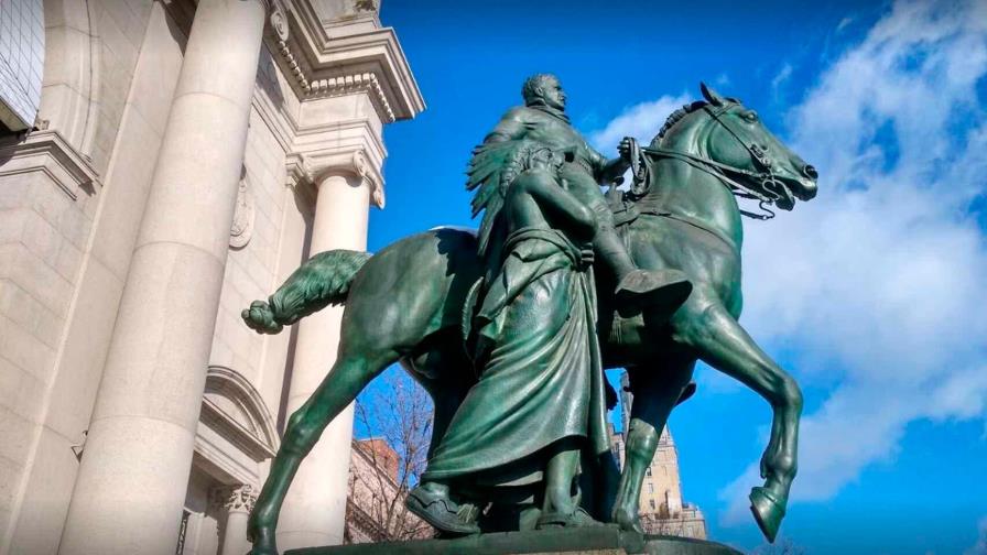 El Museo de Historia Natural de Nueva York retirará una polémica estatua de Roosevelt El Museo de Historia Natural de Nueva York retirará una polémica estatua de Roosevelt