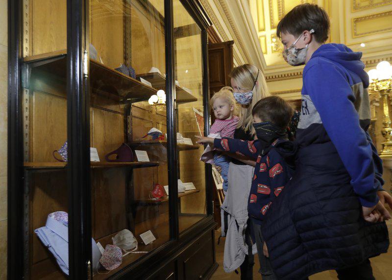 Museo de Praga dedica exposición a las mascarillas para coronavirus