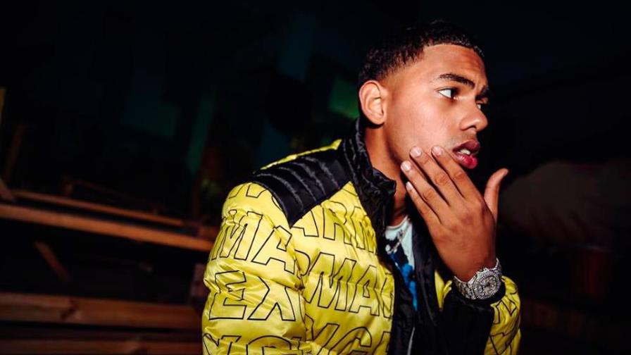 Myke Towers trae su música urbana al país