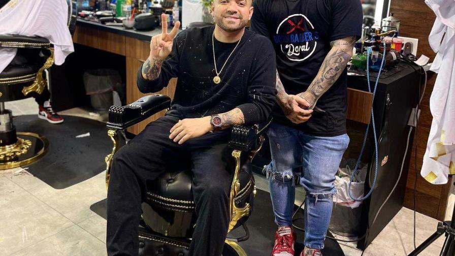 La historia detrás de Leo God is Good, el barbero de las celebridades