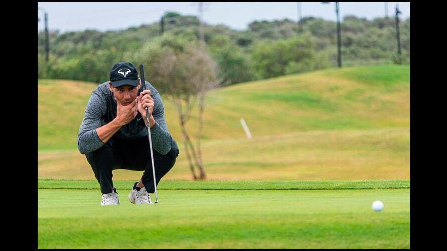 Rafa Nadal acaba sexto en un torneo profesional de golf en Mallorca