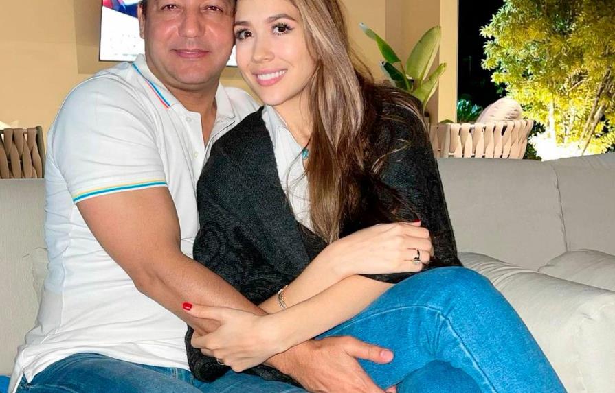Nahiony Reyes expresa apoyo a su esposo Abel Martínez