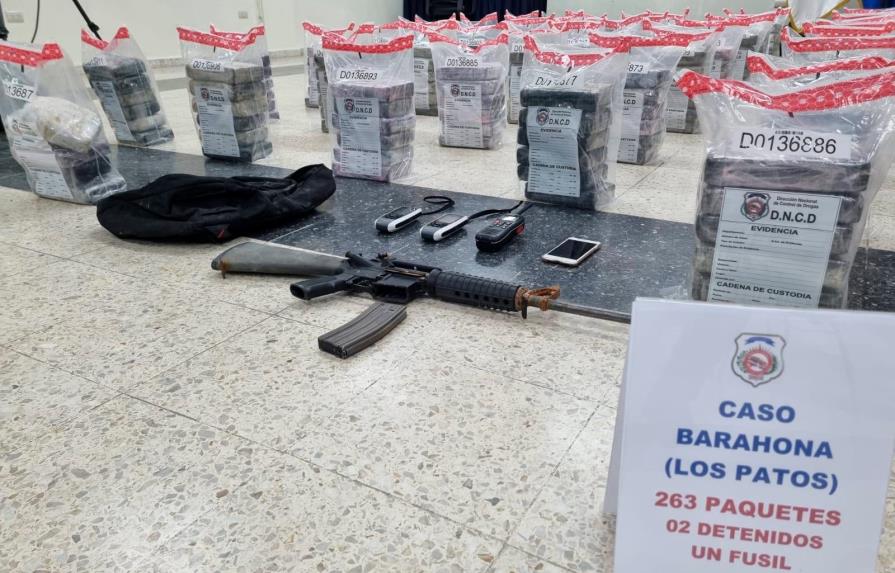 Apresan a dos venezolanos en costas de Barahona con 263 paquetes de cocaína y un fusil M-16