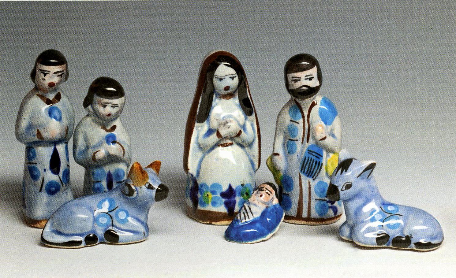 Nacimientos pintados a mano, cerámica vidriada. Son de Puebla, México. 
