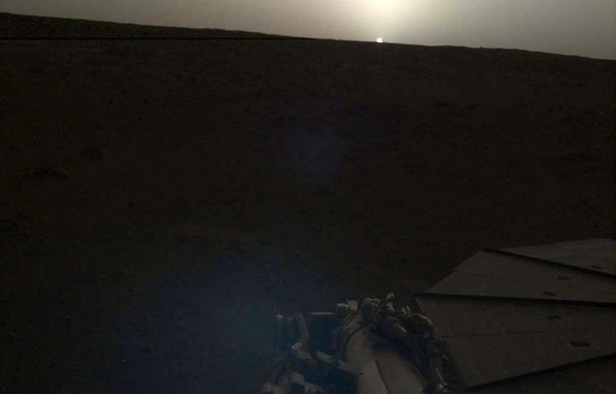 La nave InSight toma imágenes de un amanecer en Marte