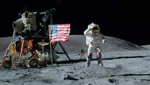 Dominicano conserva sobre histórico del Apolo 11 más de 50 años después  del viaje a la Luna