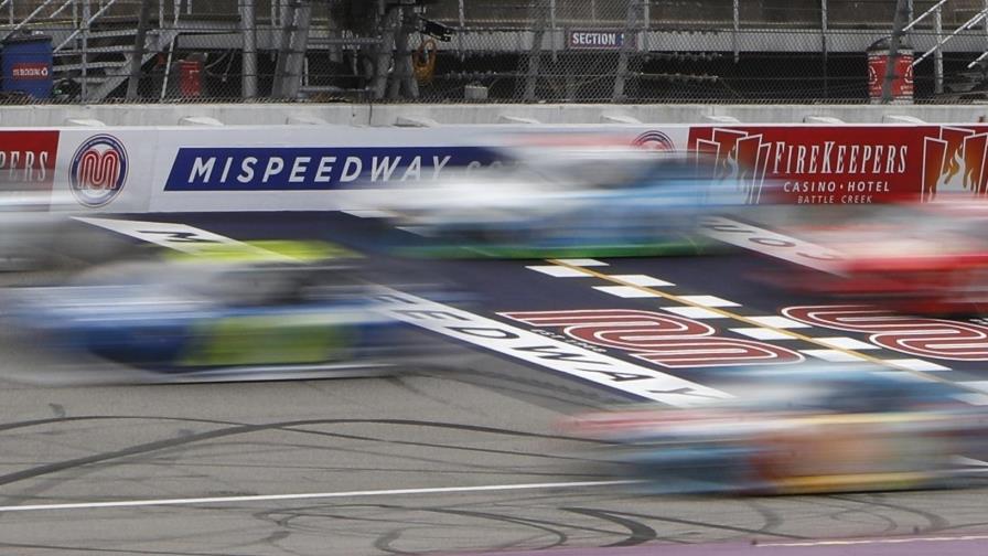 Carreras virtuales mitigan problemas de NASCAR e IndyCar