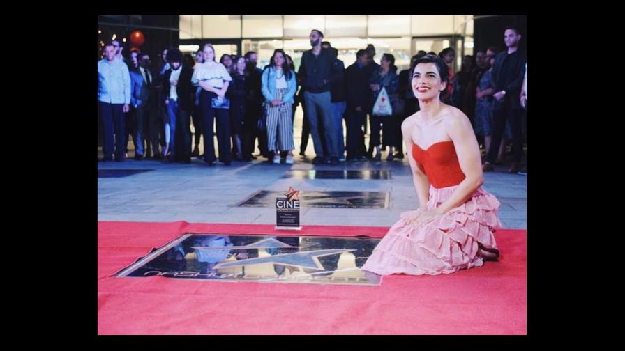 Nashla Bogaert y Frank Perozo develan sus estrellas en Paseo del Cine