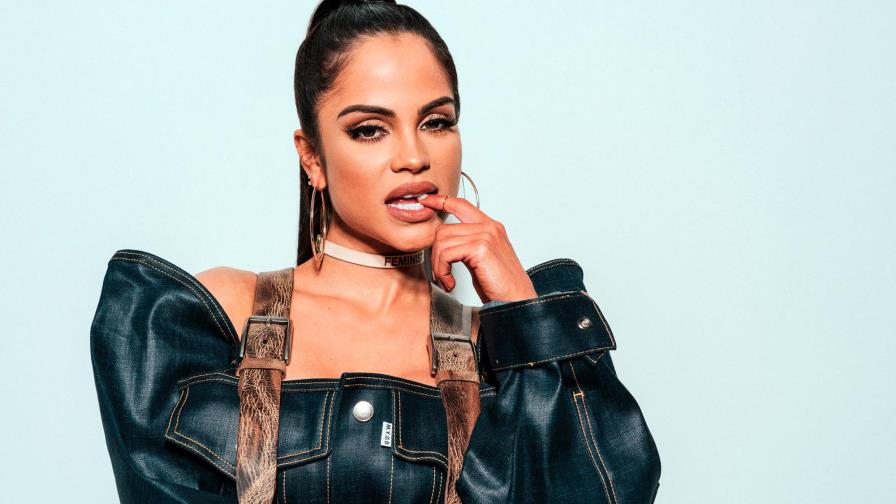 Natti Natasha lanza un champán acorde con su personalidad “burbujeante”