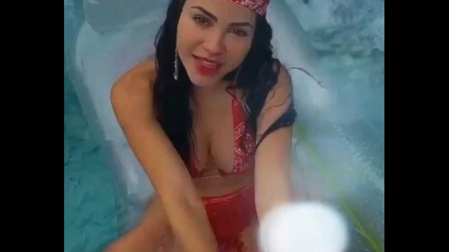 Esposa de Daddy Yankee sale en defensa de Natti Natasha tras críticas por salir desnuda en nuevo videoclip