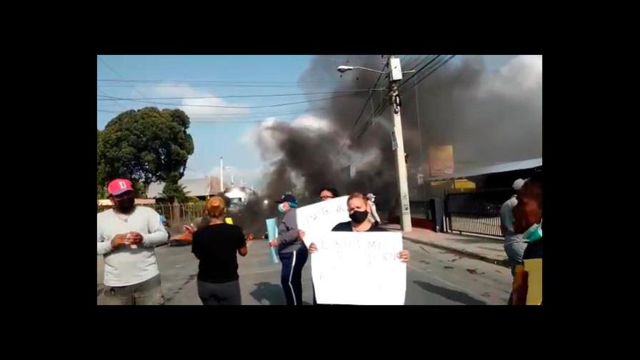 Desvinculados de instituciones públicas en Navarrete protestan en demanda de prestaciones