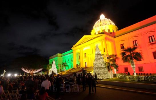 Vicepresidenta y primera dama encabezan encendido de luces navideñas en el Palacio Nacional 