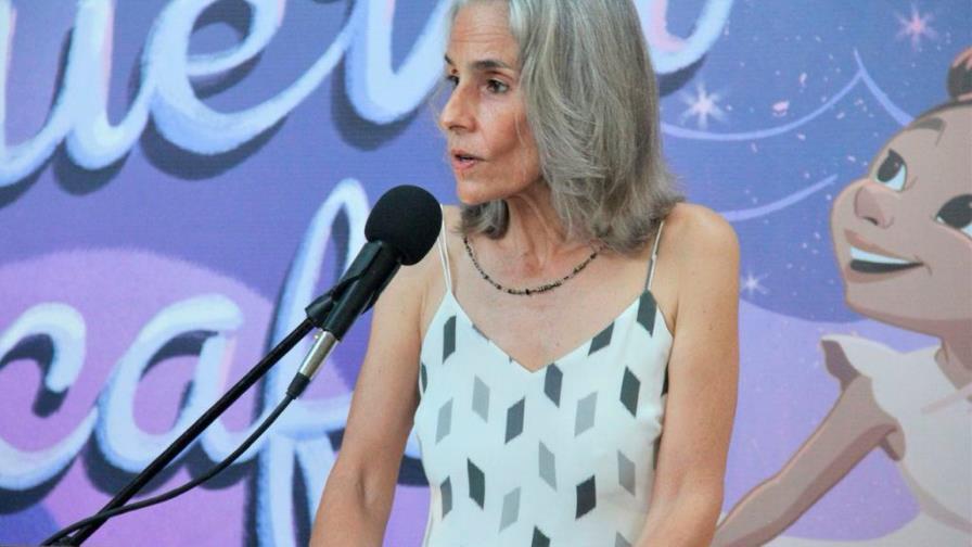 Presentan libro ilustrado “Ojalá que llueva café” 