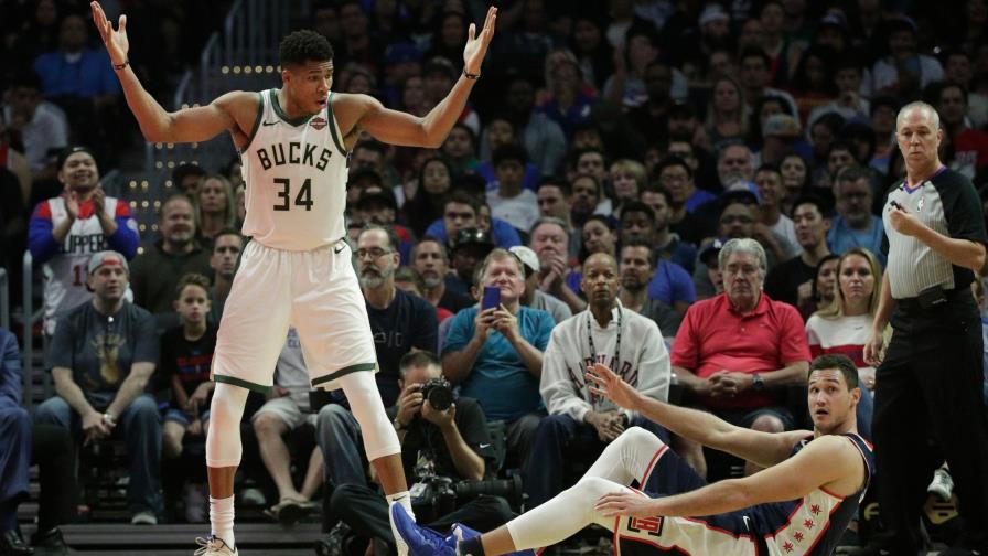 Enceste de Williams sella triunfo de Clippers ante Bucks