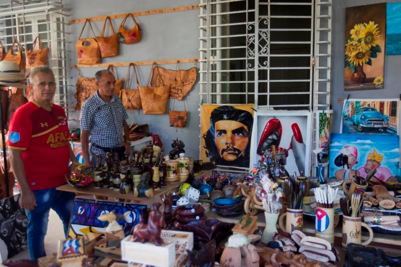 Ciudadanos podrán tener negocios propios en Cuba