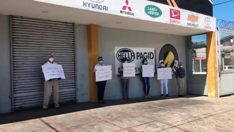 Propietarios de repuestos para vehículos piden les permitan trabajar 