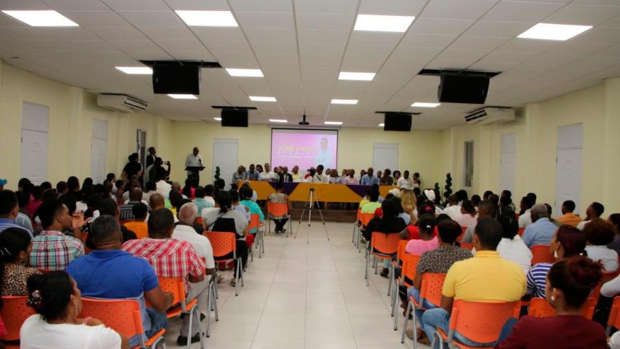 Precandidato a alcaldede Neiba José Cepeda juramenta equipo de campaña