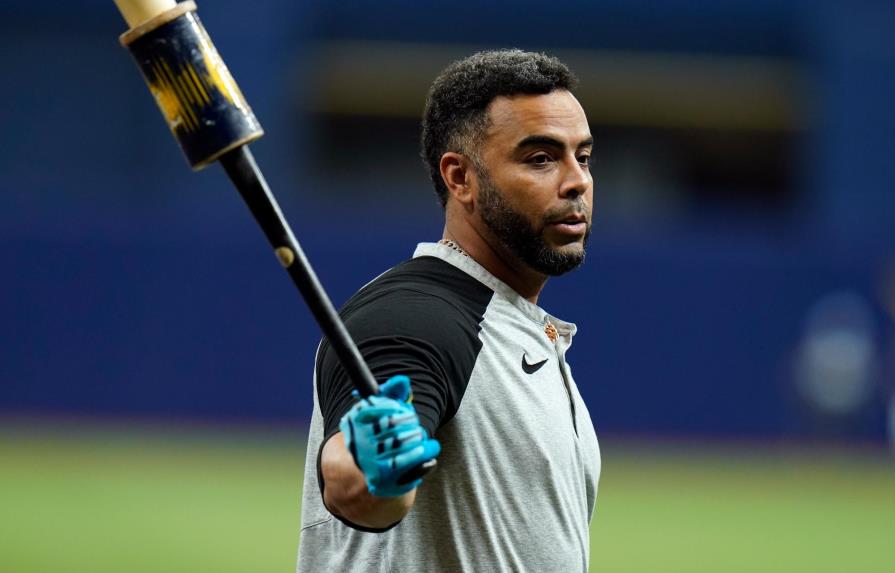 El dominicano Nelson Cruz gana el premio Roberto Clemente