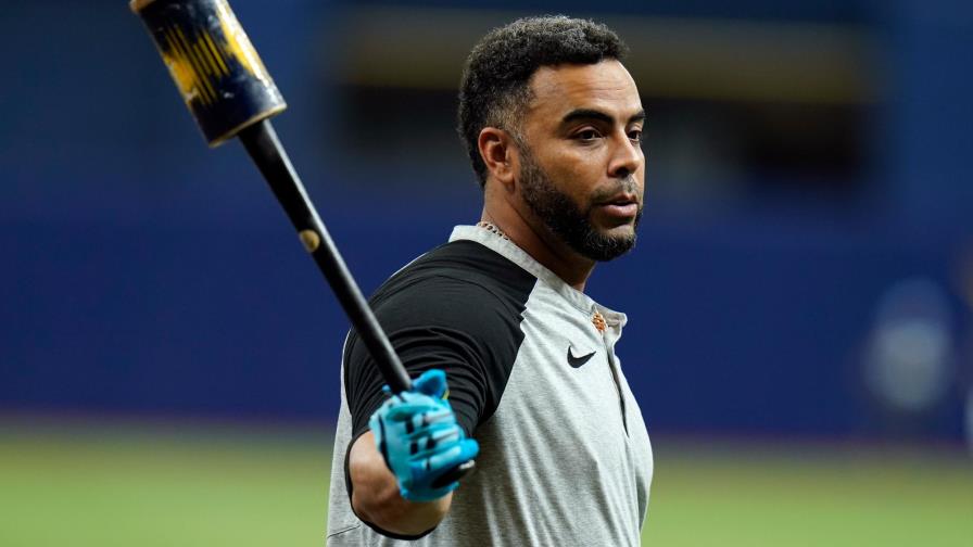 El dominicano Nelson Cruz gana el premio Roberto Clemente